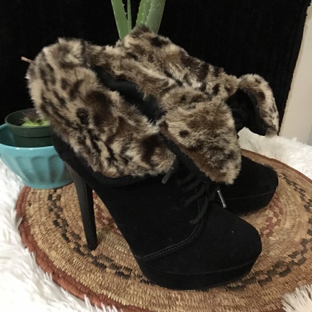 NEW! Colin Stuart Platform Booties‎ - Picture 2 of 14